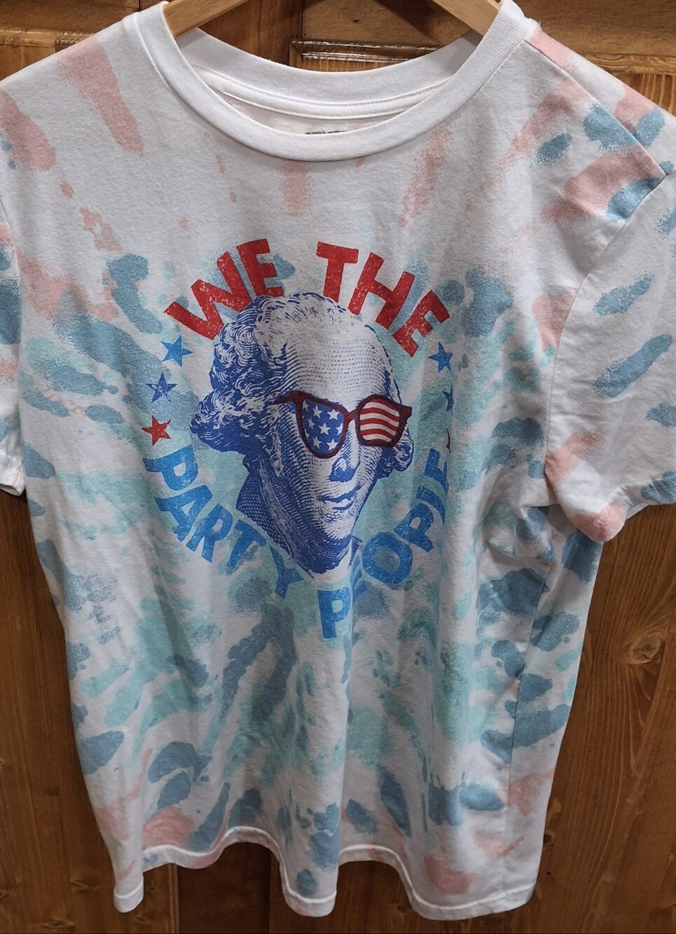 We The Party People Graphic Tie-Dye Tee - Patriotic Red, Blue Mens Large Used